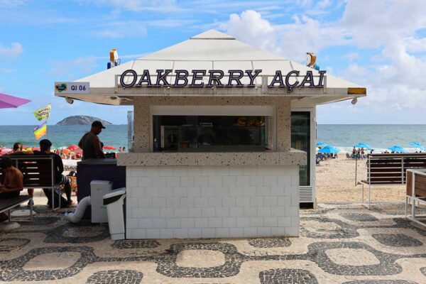 Oakberry reinaugura quiosque na praia de Ipanema, no Rio de Janeiro | Lifebrunch